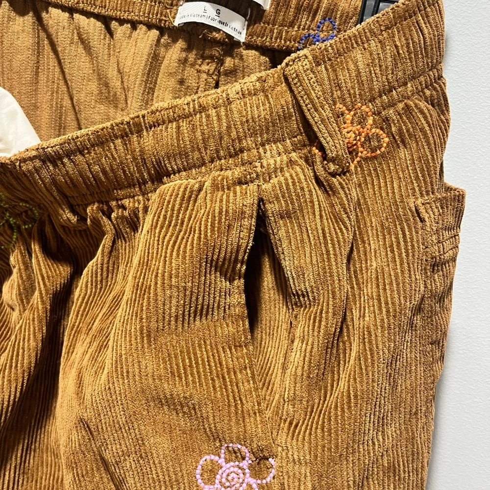 Women's Urban Outfitters Daisy Embroidered Corduroy, LARGE‎